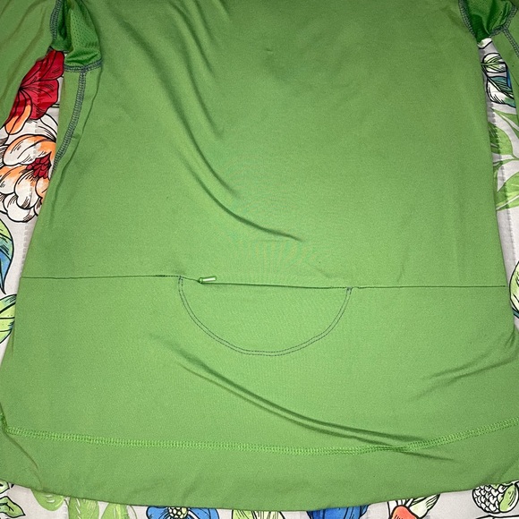 Women’s ALO Yoga Long Sleeve - Picture 8 of 9